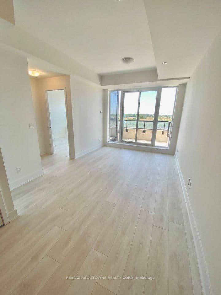 297 Oak Walk Drive, Unit 807 thumbnail 3