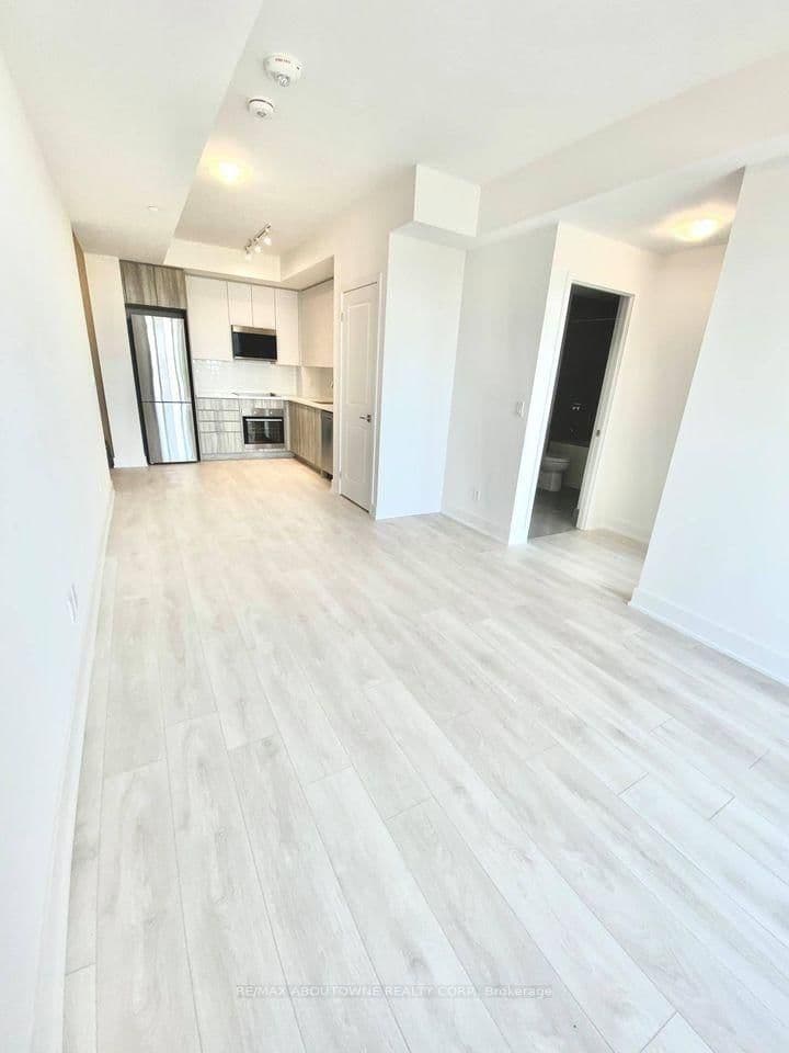297 Oak Walk Drive, Unit 807 thumbnail 4
