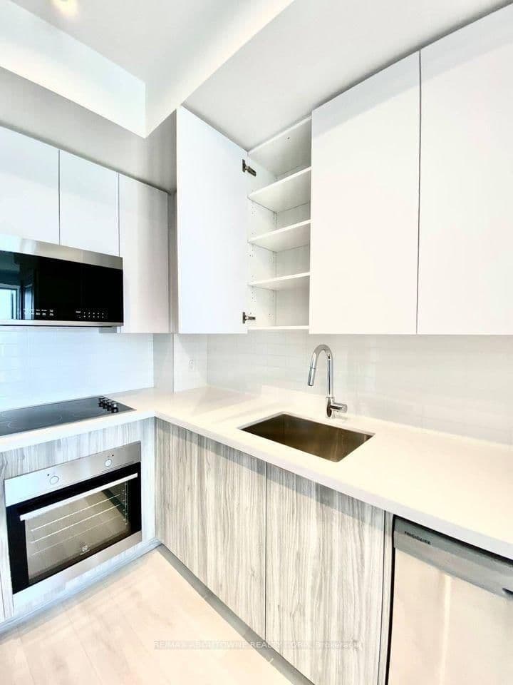 297 Oak Walk Drive, Unit 807 thumbnail 5