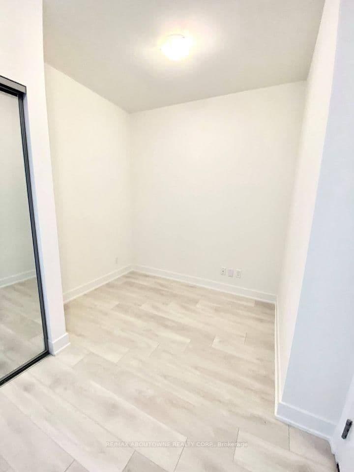 297 Oak Walk Drive, Unit 807 thumbnail 6
