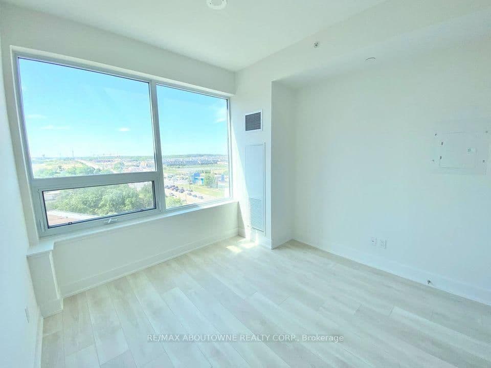 297 Oak Walk Drive, Unit 807 thumbnail 7