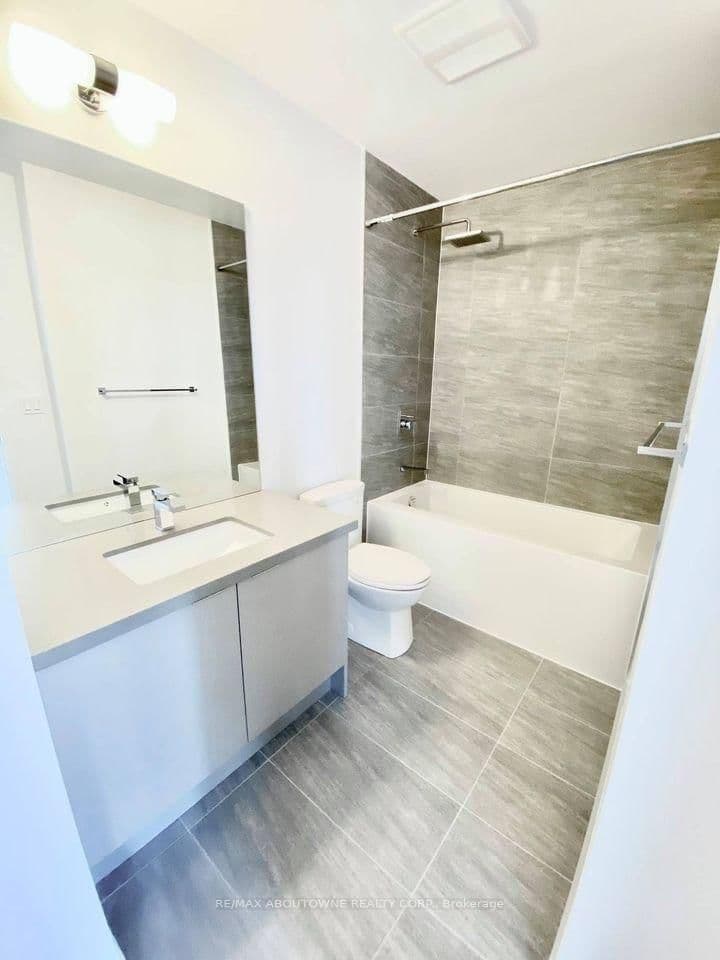 297 Oak Walk Drive, Unit 807 thumbnail 8