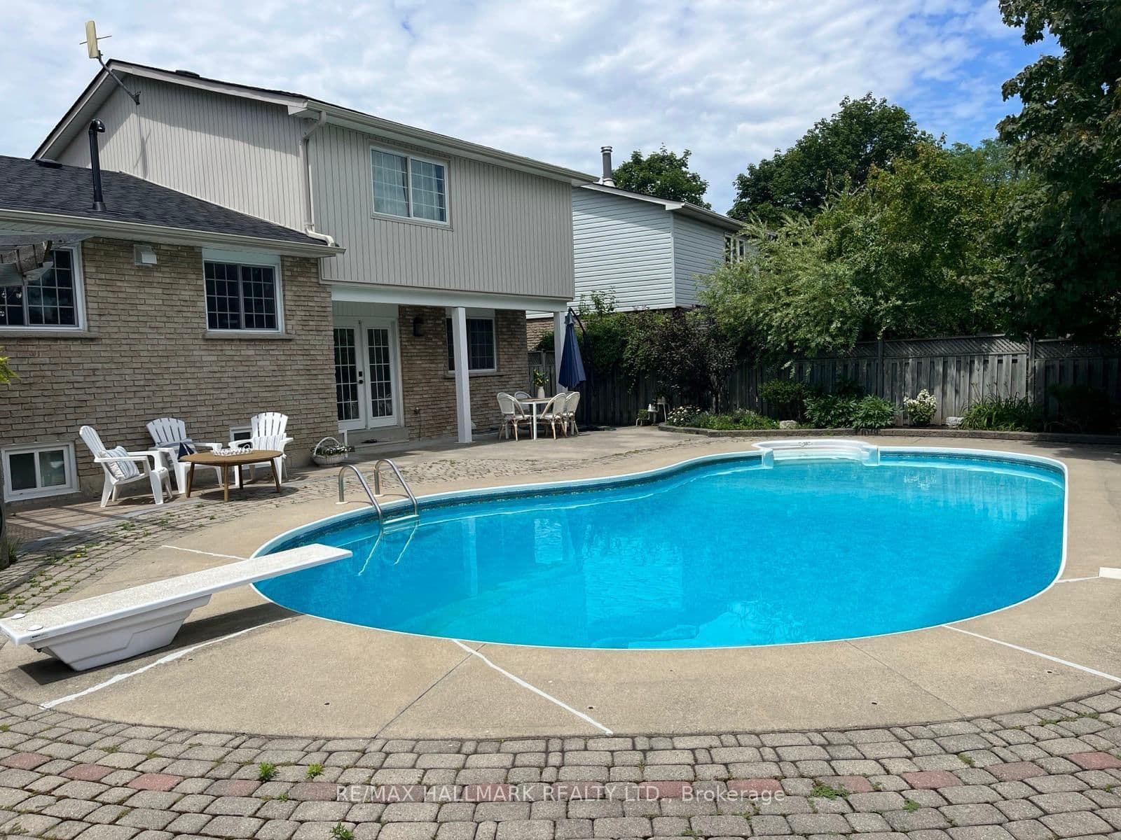 6089 Starfield Crescent thumbnail 17