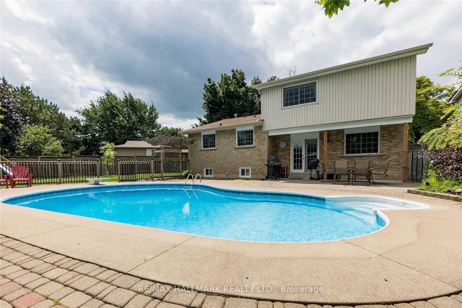 6089 Starfield Crescent thumbnail 18