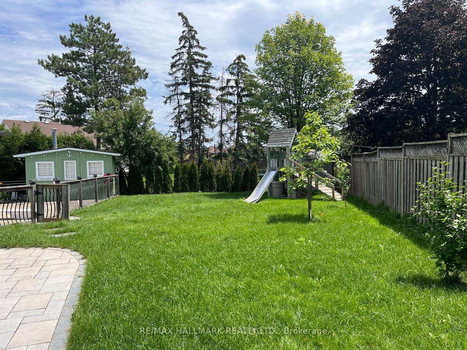 6089 Starfield Crescent thumbnail 20