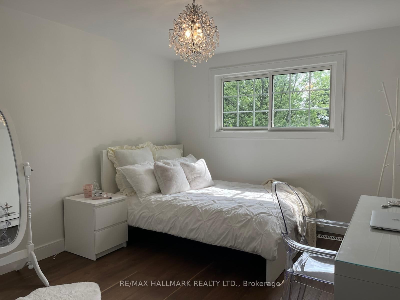 6089 Starfield Crescent thumbnail 23