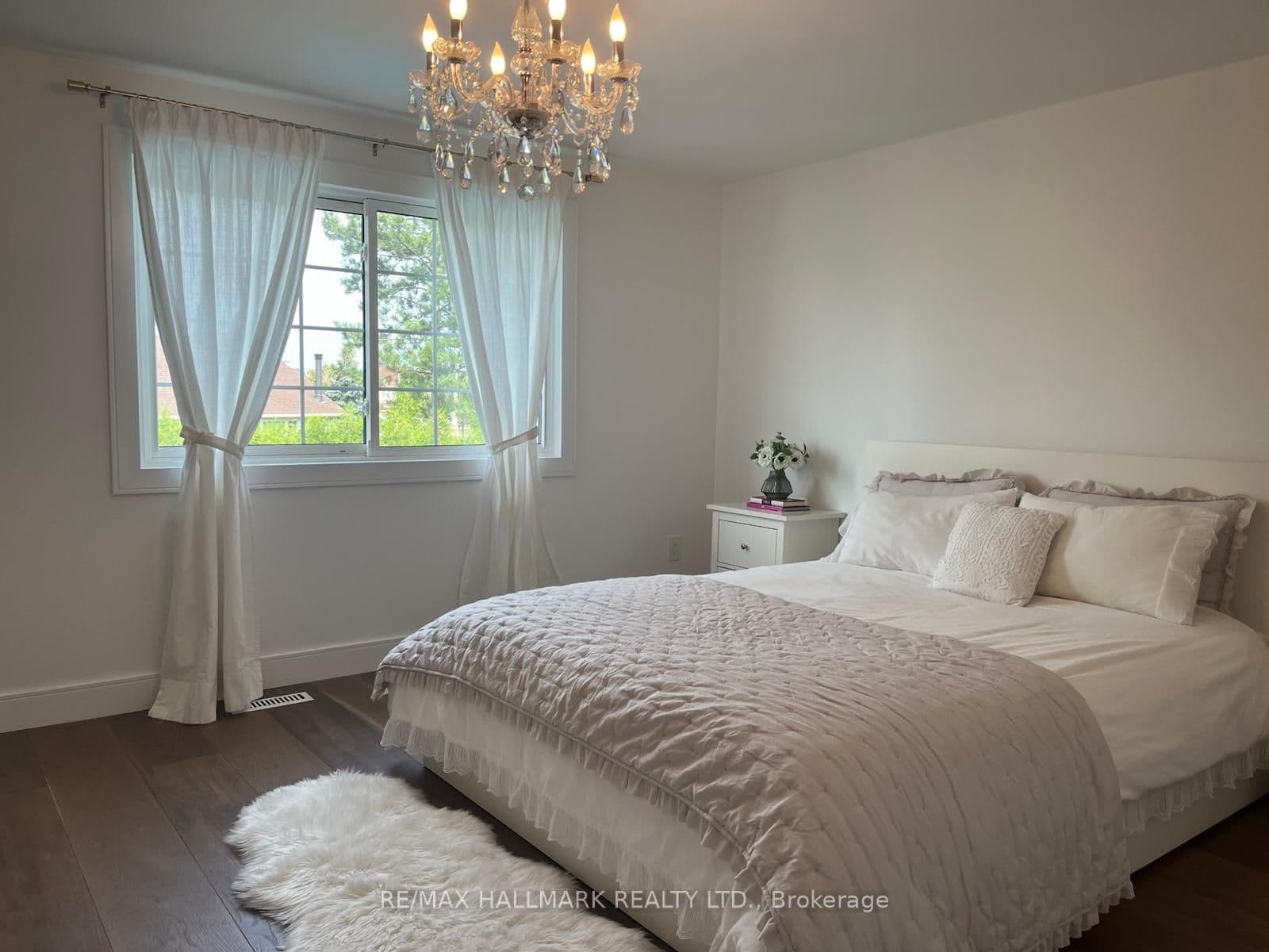 6089 Starfield Crescent thumbnail 24