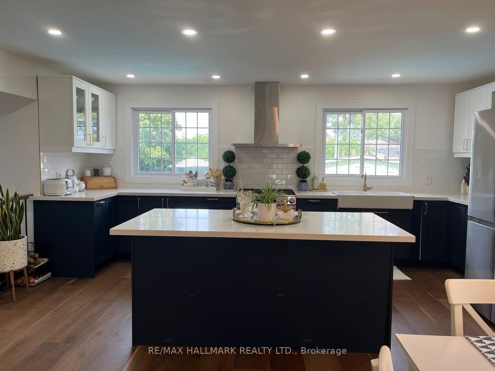 6089 Starfield Crescent thumbnail 5