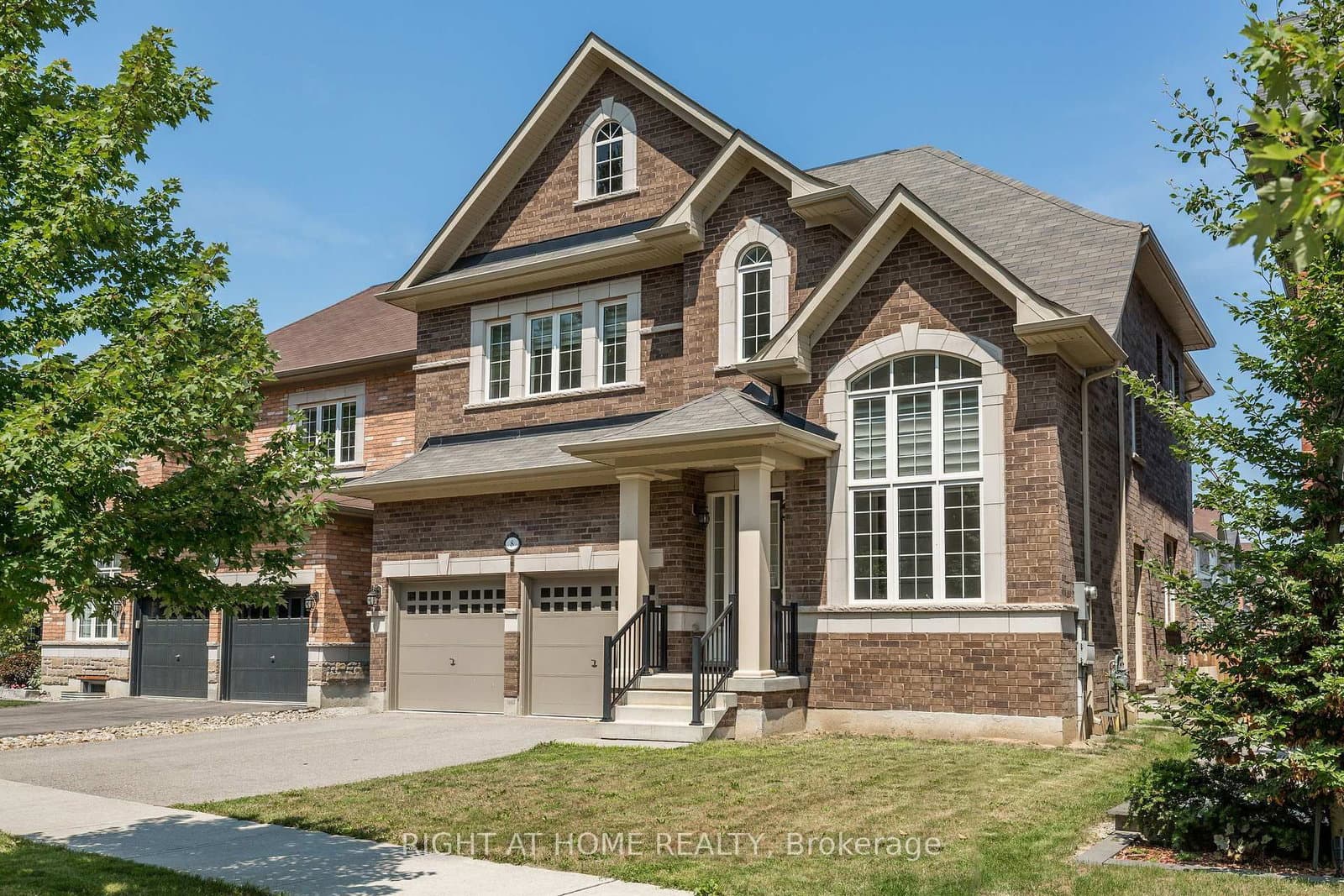 8 Monarch Drive thumbnail 3