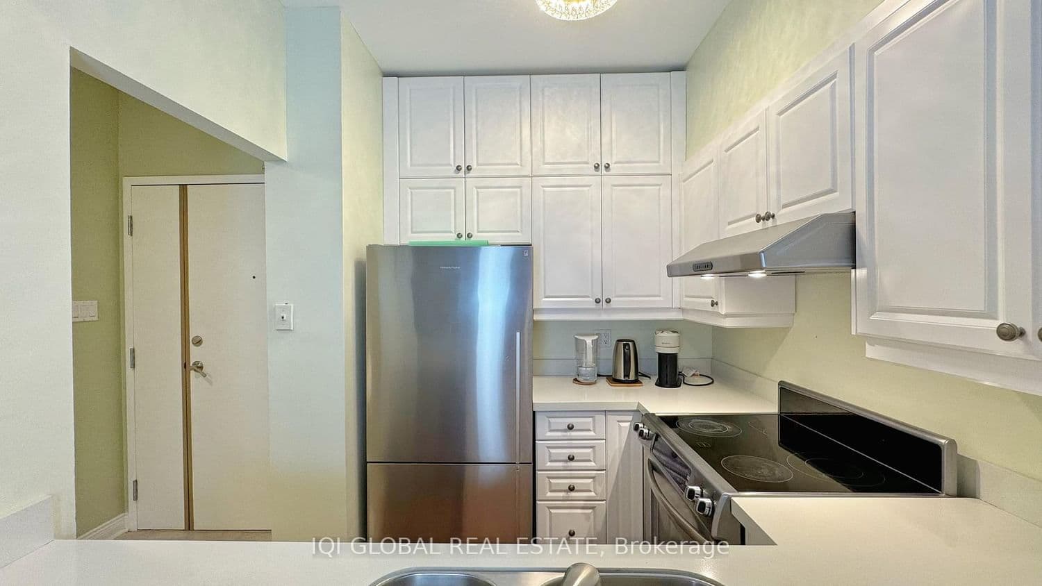 2511 Lakeshore Road W, Unit 109 thumbnail 3