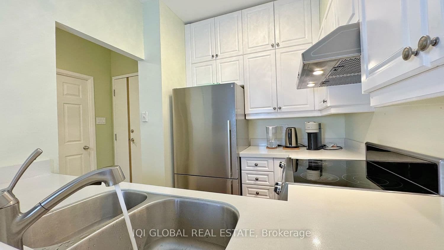 2511 Lakeshore Road W, Unit 109 thumbnail 4