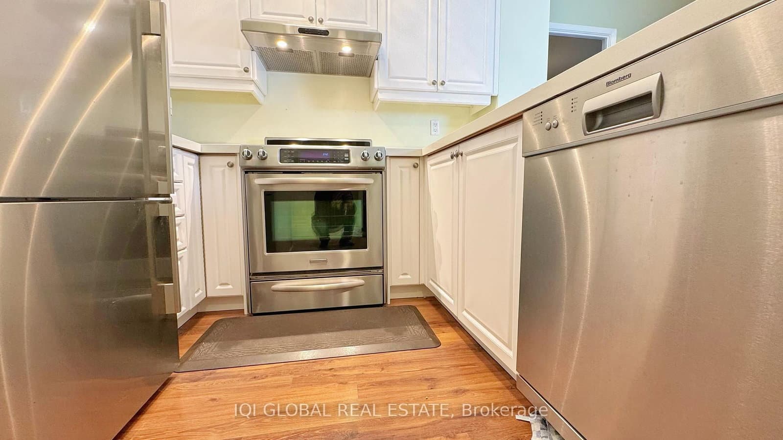 2511 Lakeshore Road W, Unit 109 thumbnail 5