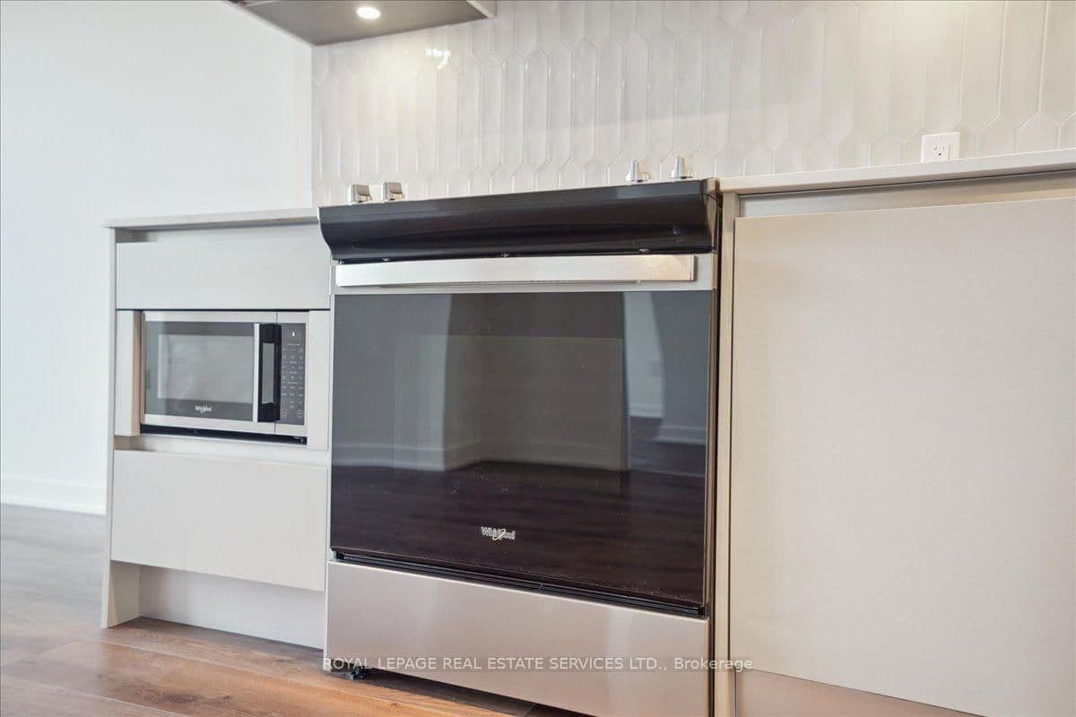 395 Dundas Street W, Unit 239 thumbnail 10