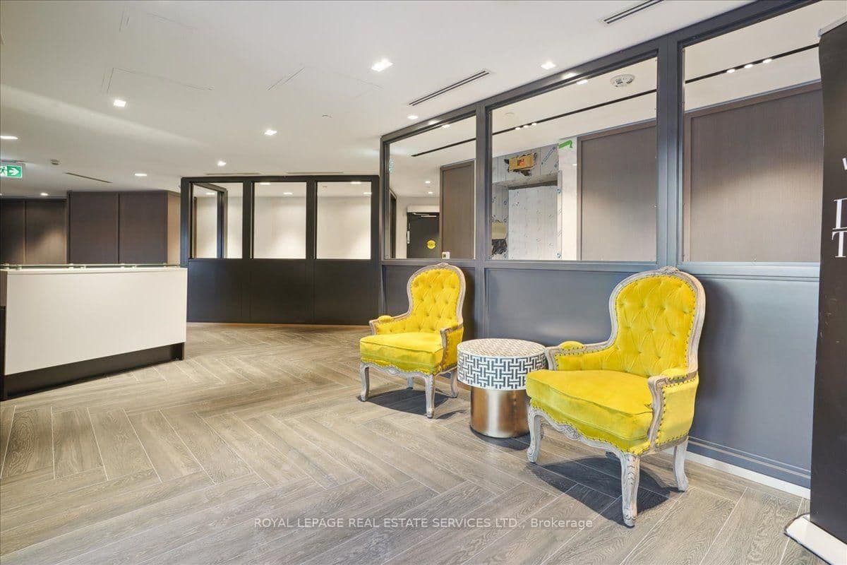 395 Dundas Street W, Unit 239 thumbnail 15