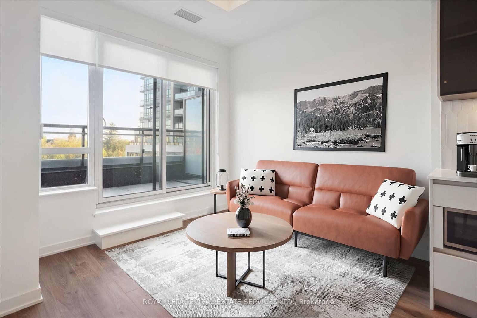 395 Dundas Street W, Unit 239 thumbnail 2