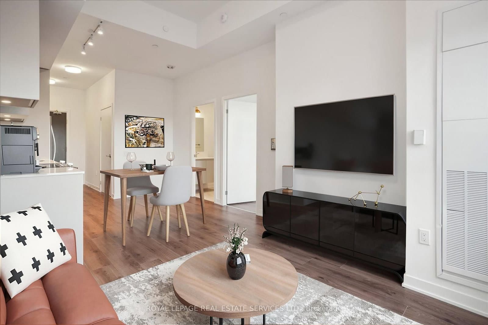395 Dundas Street W, Unit 239 thumbnail 3