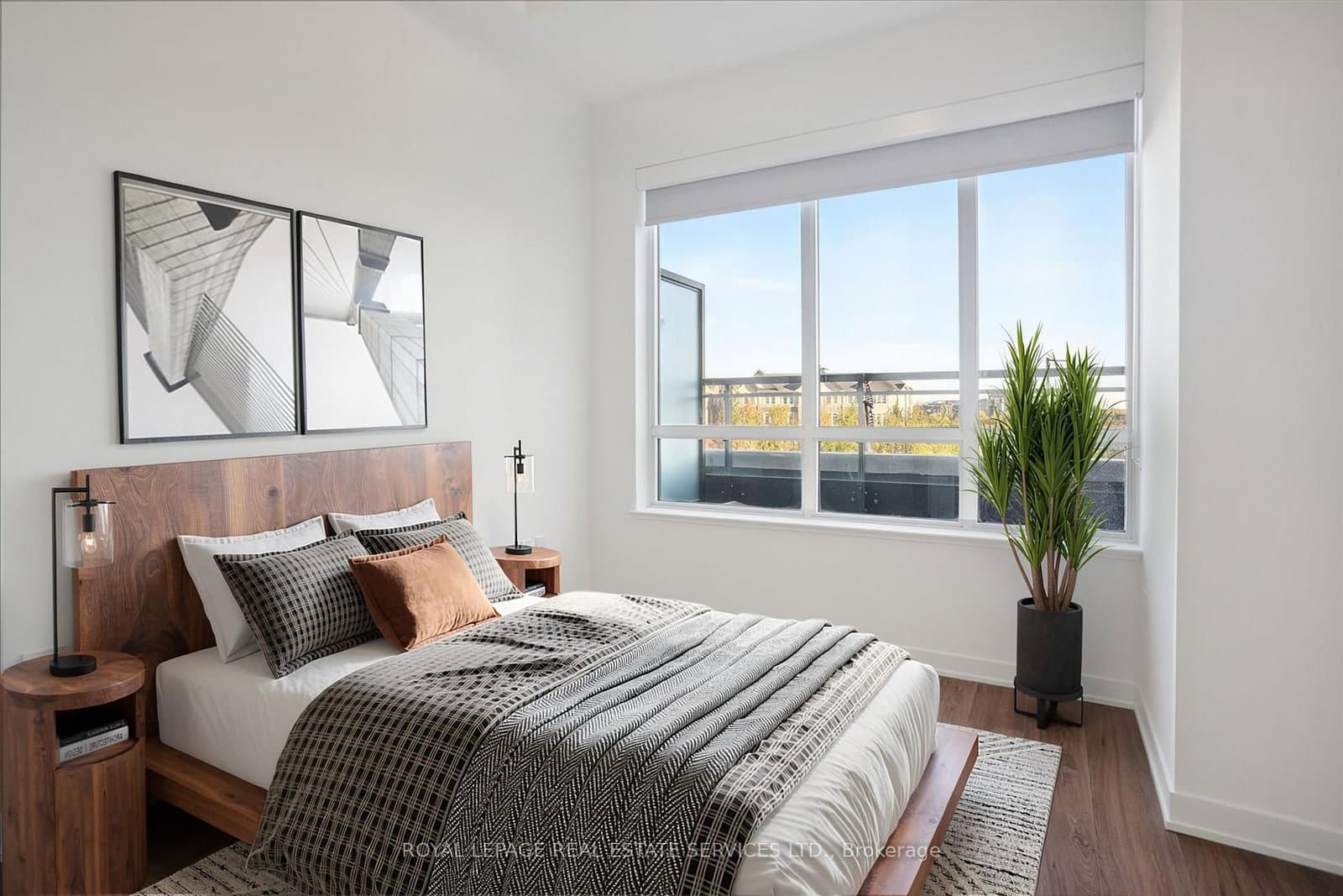395 Dundas Street W, Unit 239 thumbnail 4