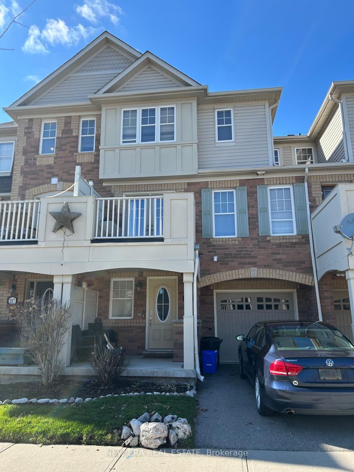 225 Schreyer Crescent - Image 1