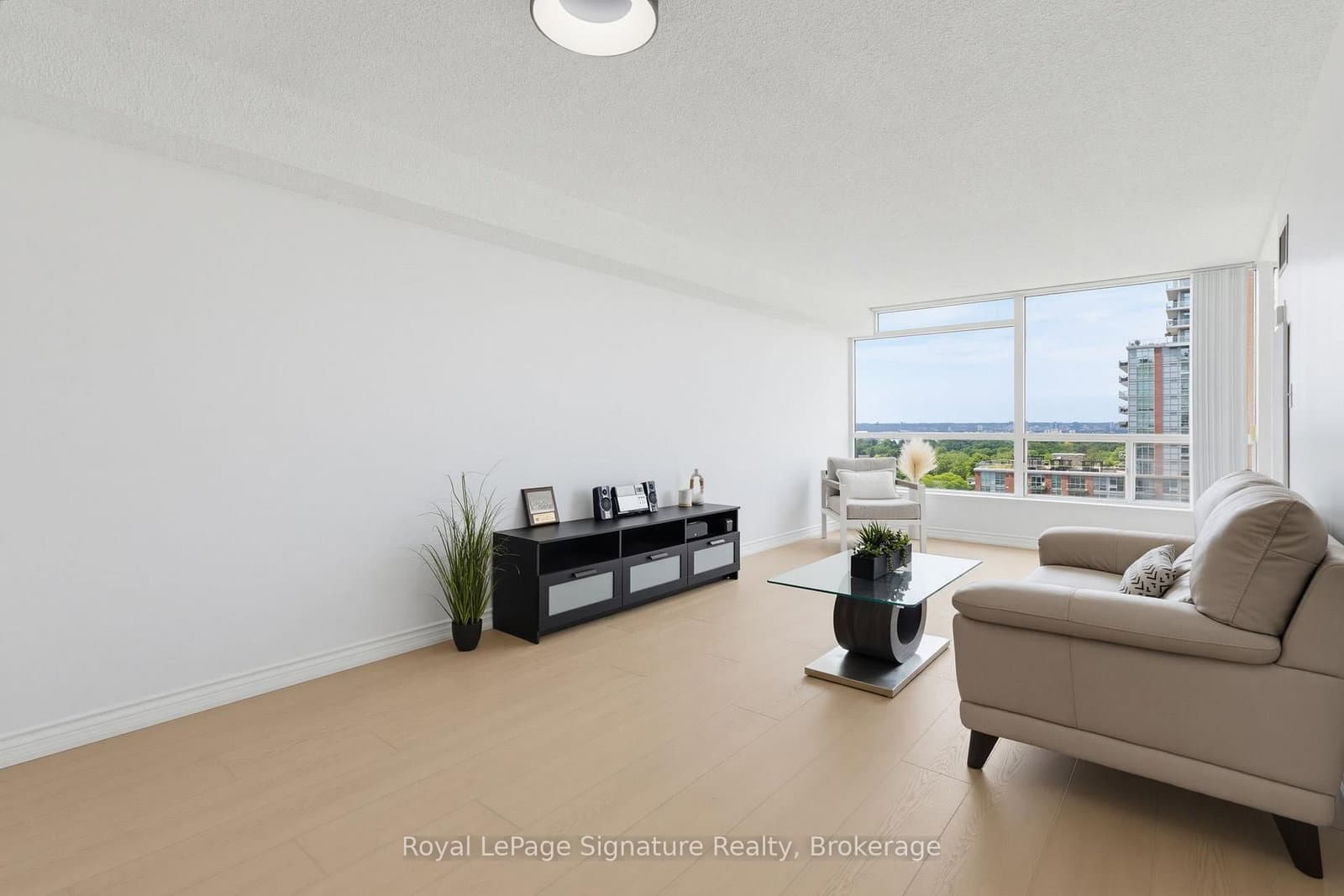1276 Maple Crossing Boulevard, Unit 1407 thumbnail 10