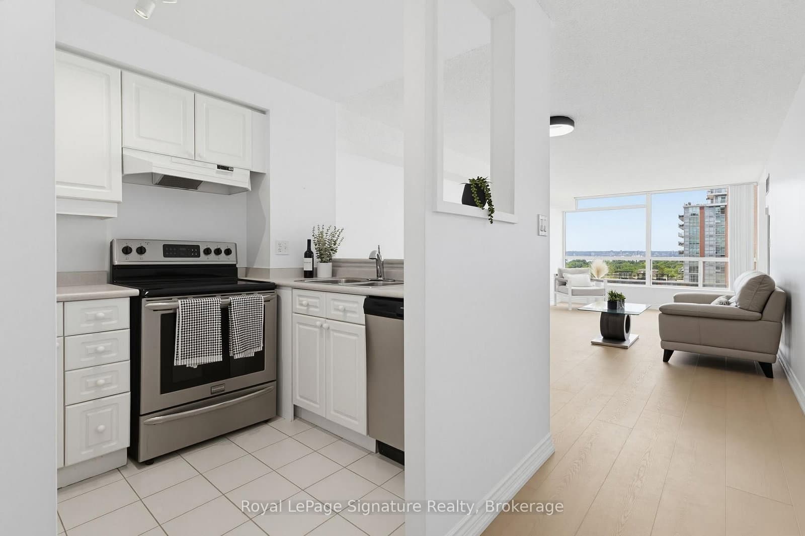 1276 Maple Crossing Boulevard, Unit 1407 thumbnail 6