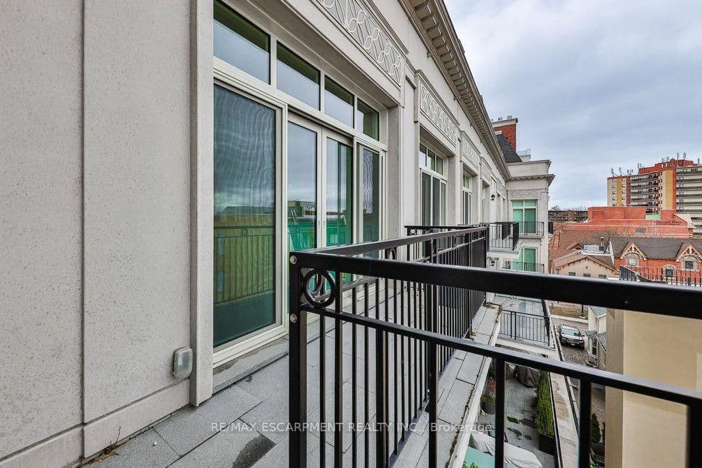 300 Randall Road, Unit PH5 thumbnail 27