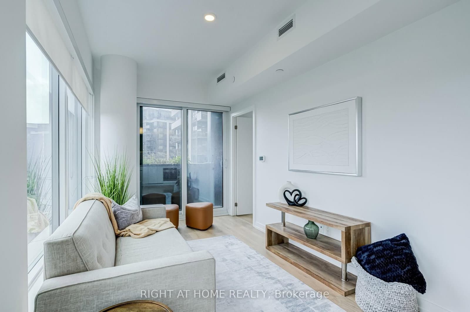 1100 Sheppard Avenue W, Unit 908 thumbnail 2
