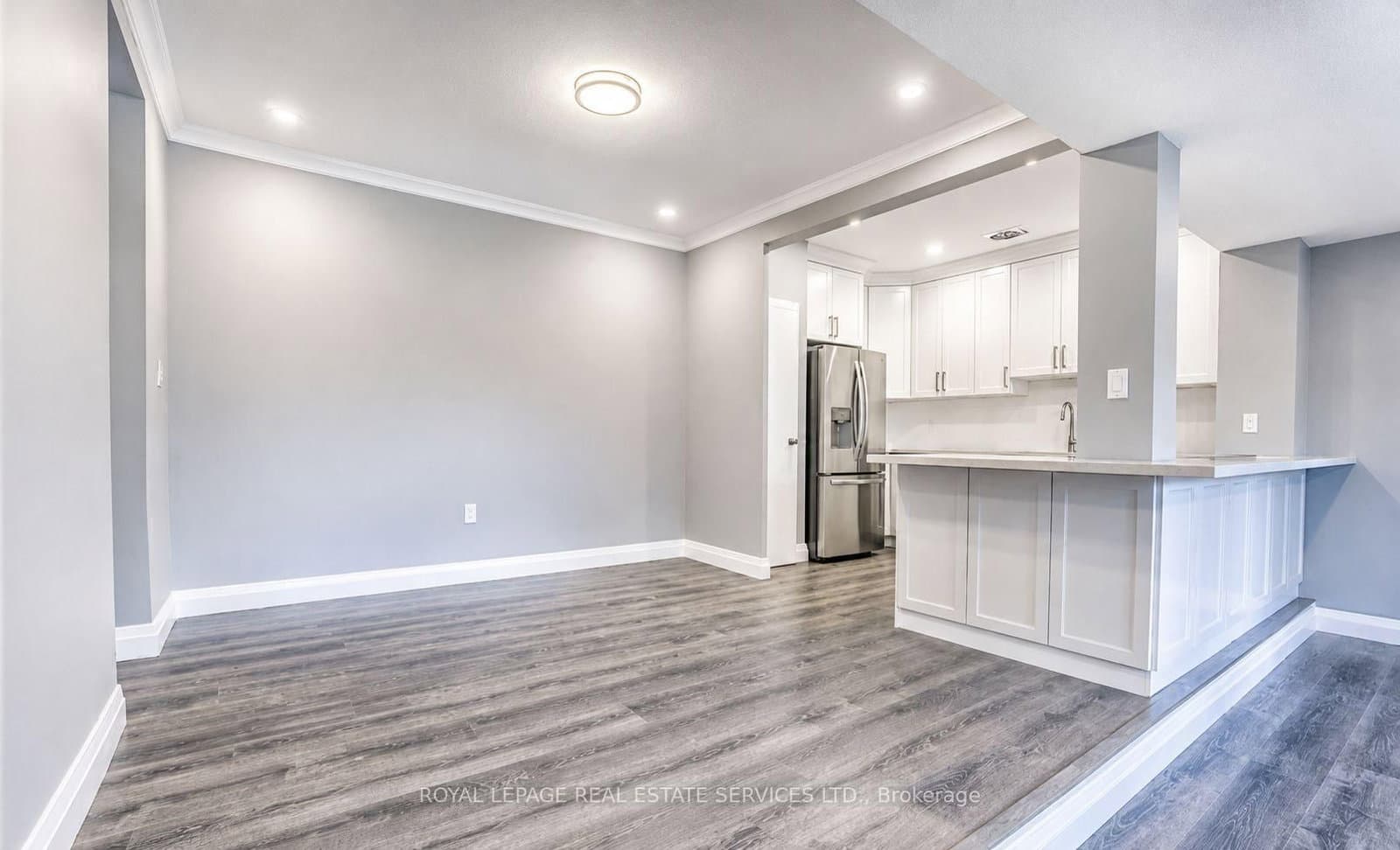 15 Elizabeth Street N, Unit 203 thumbnail 3