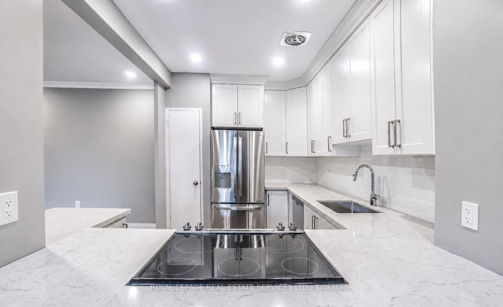 15 Elizabeth Street N, Unit 203 thumbnail 4