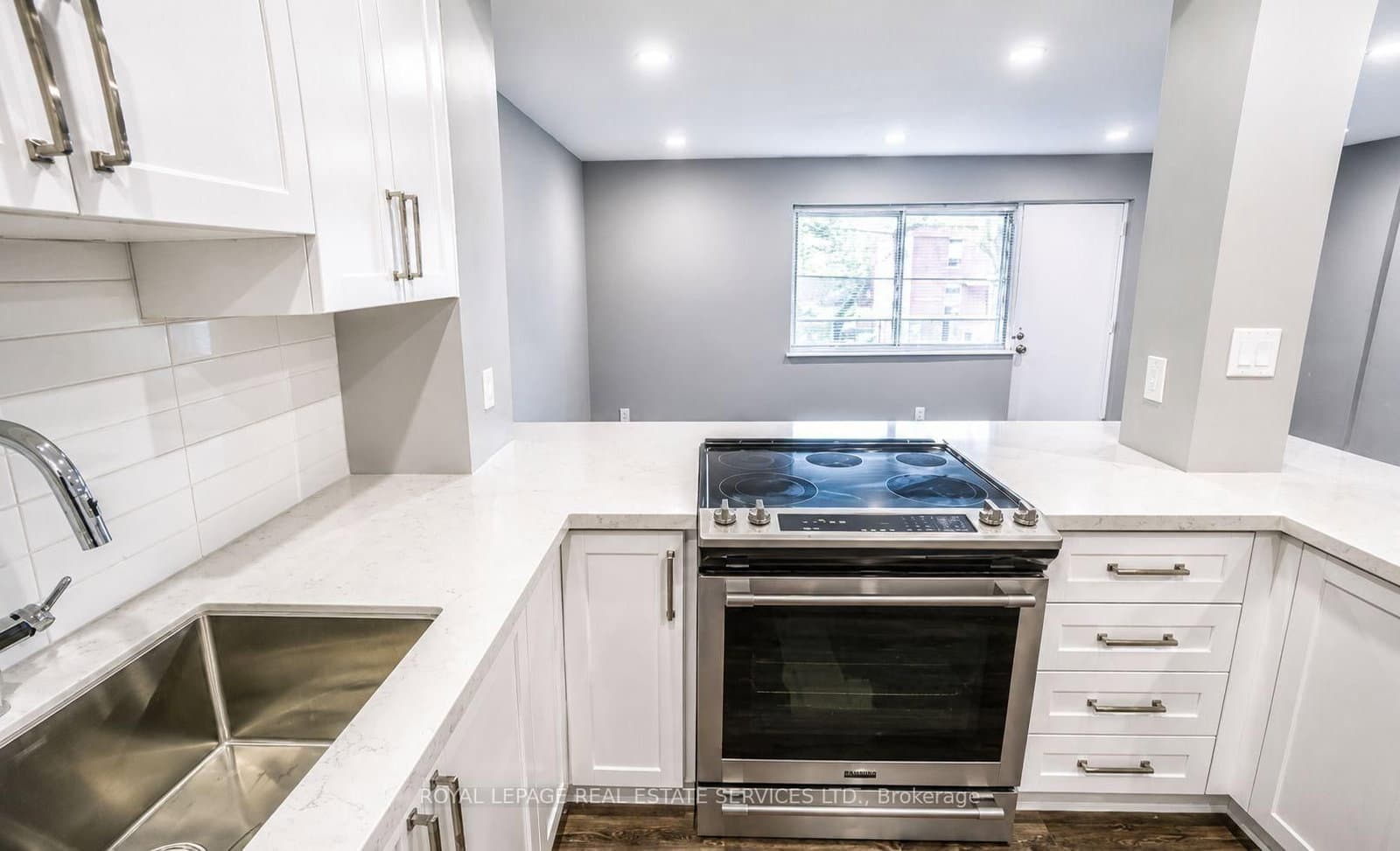 15 Elizabeth Street N, Unit 203 thumbnail 6