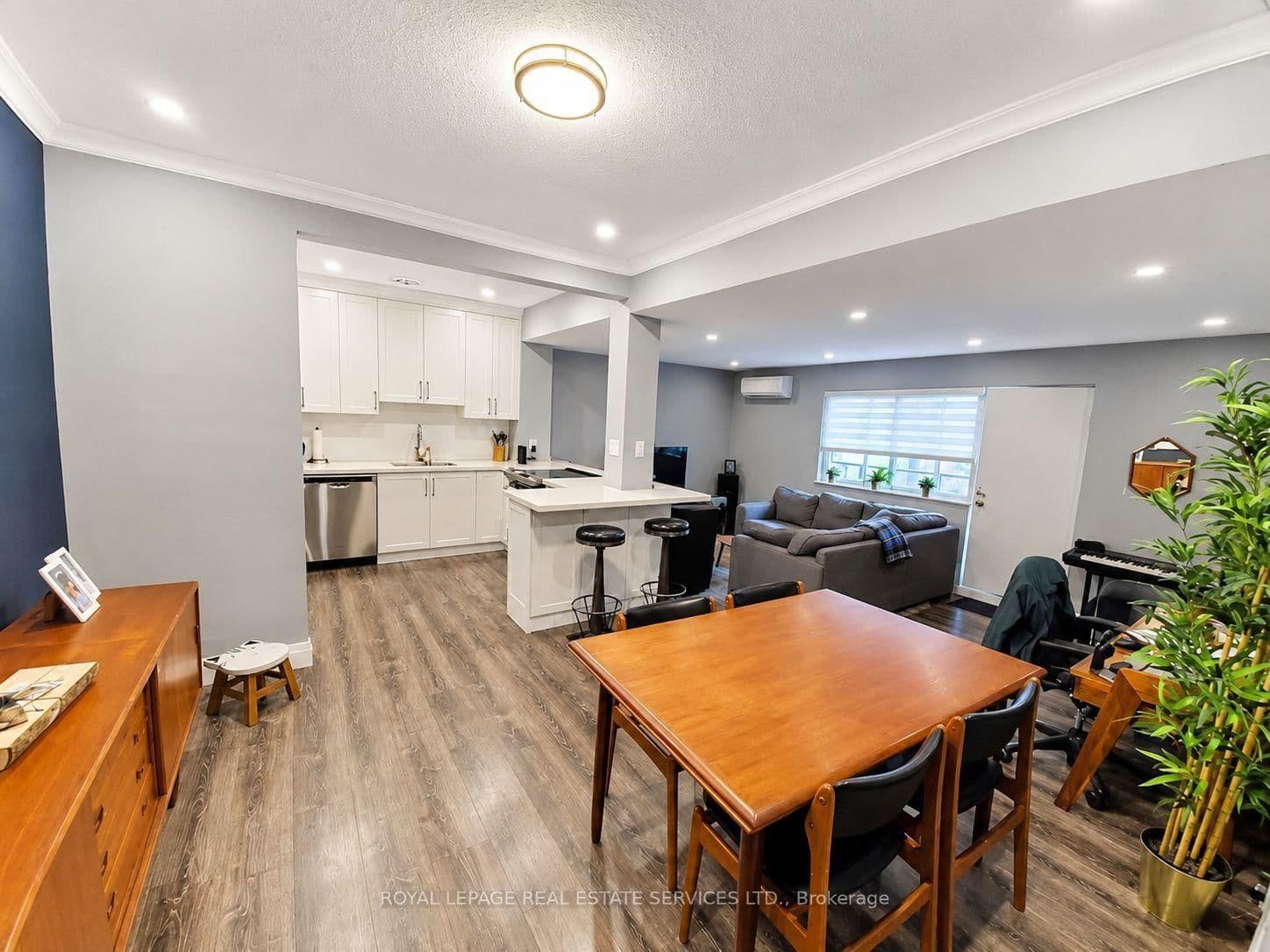 15 Elizabeth Street N, Unit 203 thumbnail 8