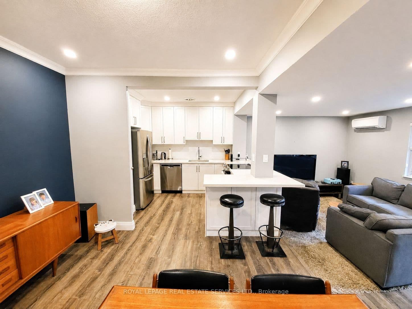 15 Elizabeth Street N, Unit 203 thumbnail 9