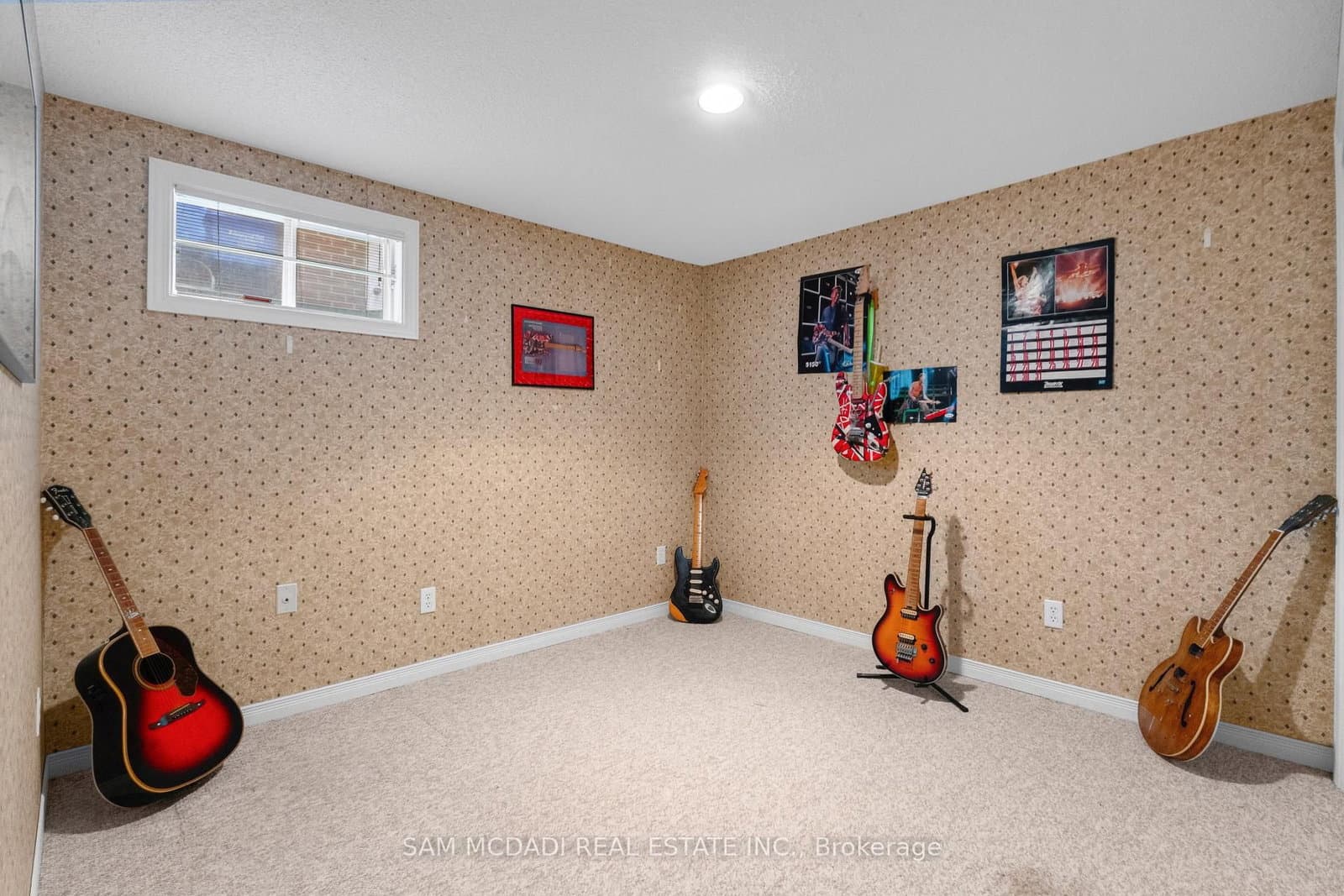 1077 Saginaw Crescent thumbnail 37