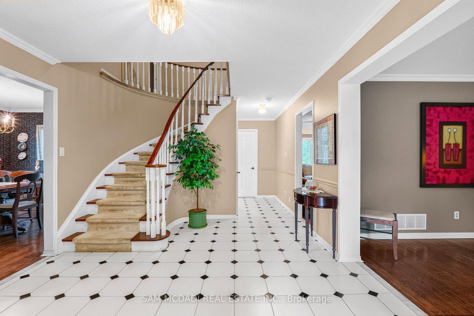 1077 Saginaw Crescent thumbnail 5