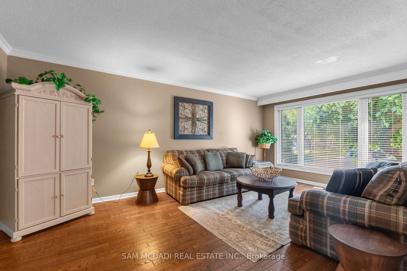 1077 Saginaw Crescent thumbnail 6