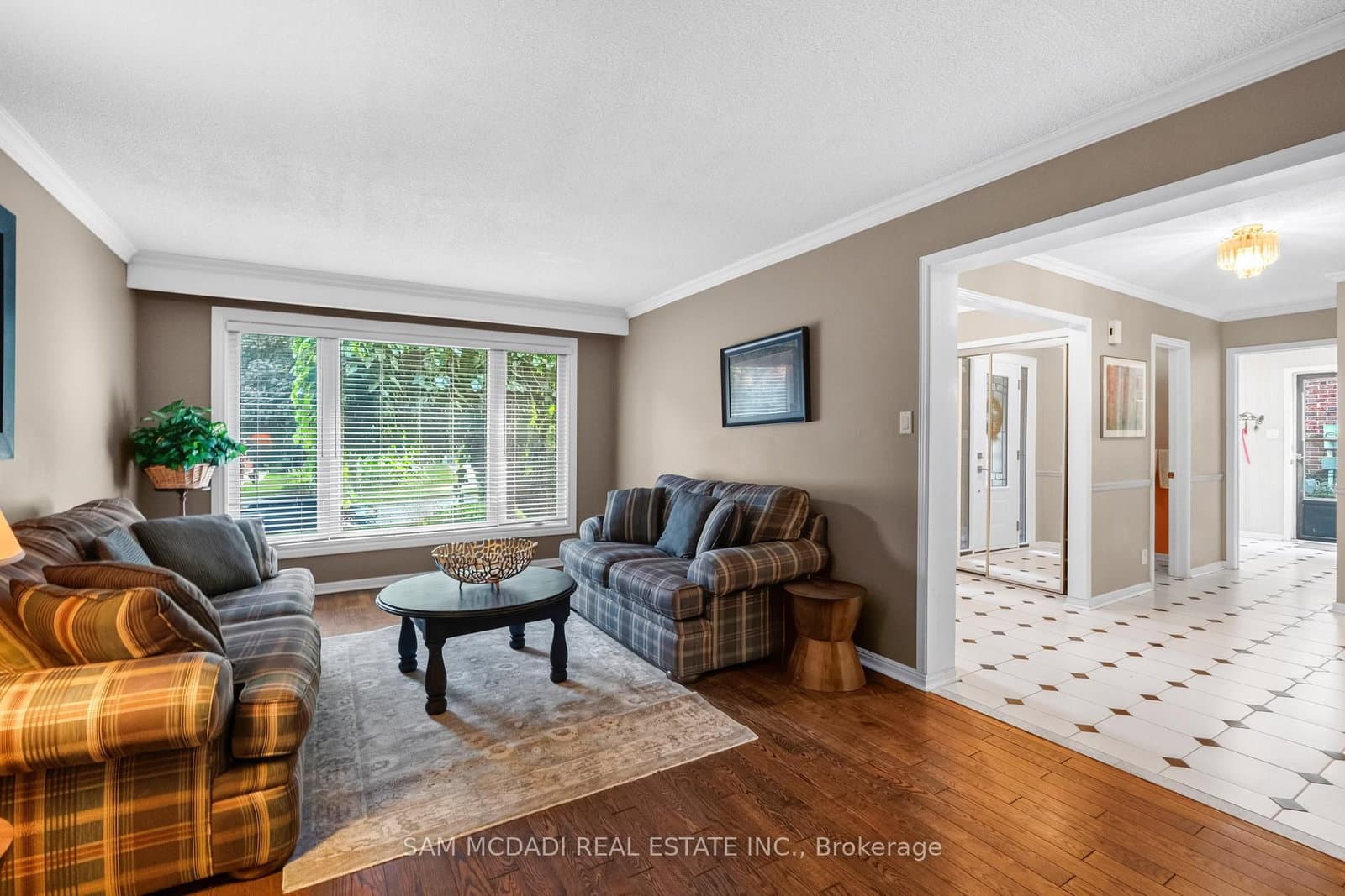 1077 Saginaw Crescent thumbnail 7