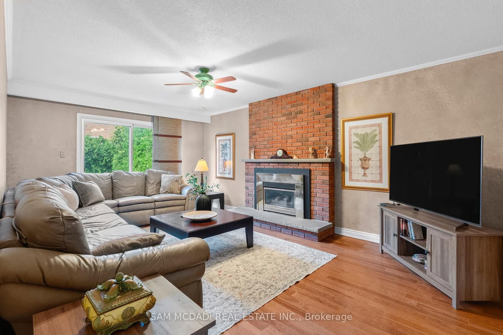 1077 Saginaw Crescent thumbnail 8