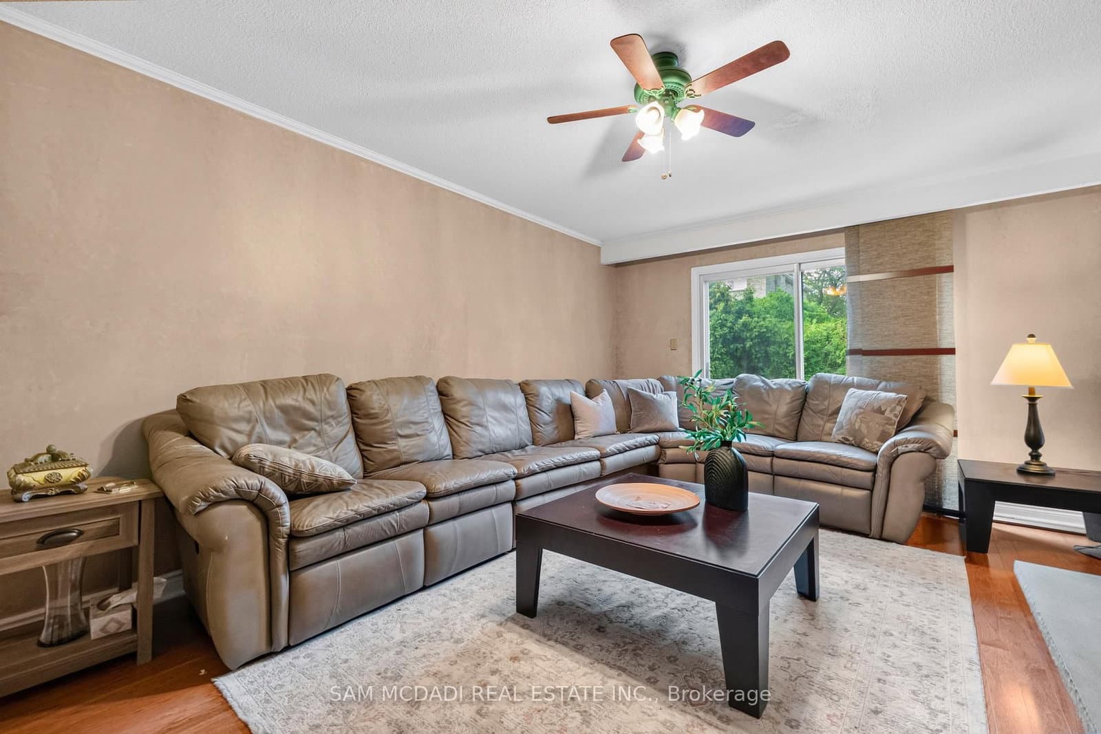 1077 Saginaw Crescent thumbnail 9
