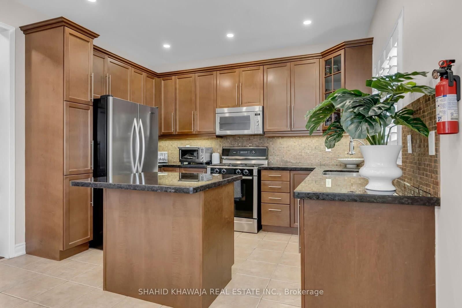 1078 Easterbrook Crescent thumbnail 13