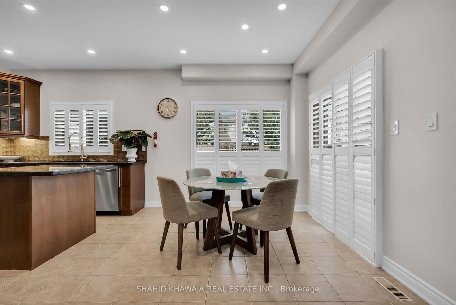 1078 Easterbrook Crescent thumbnail 14