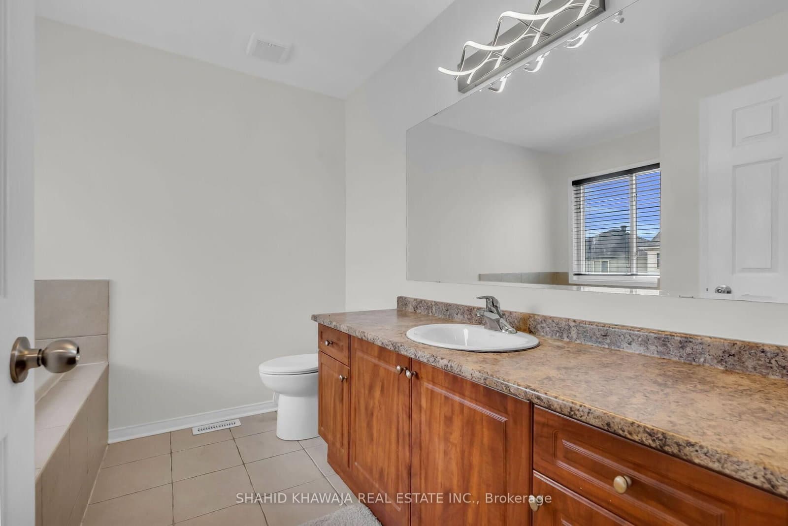 1078 Easterbrook Crescent thumbnail 20