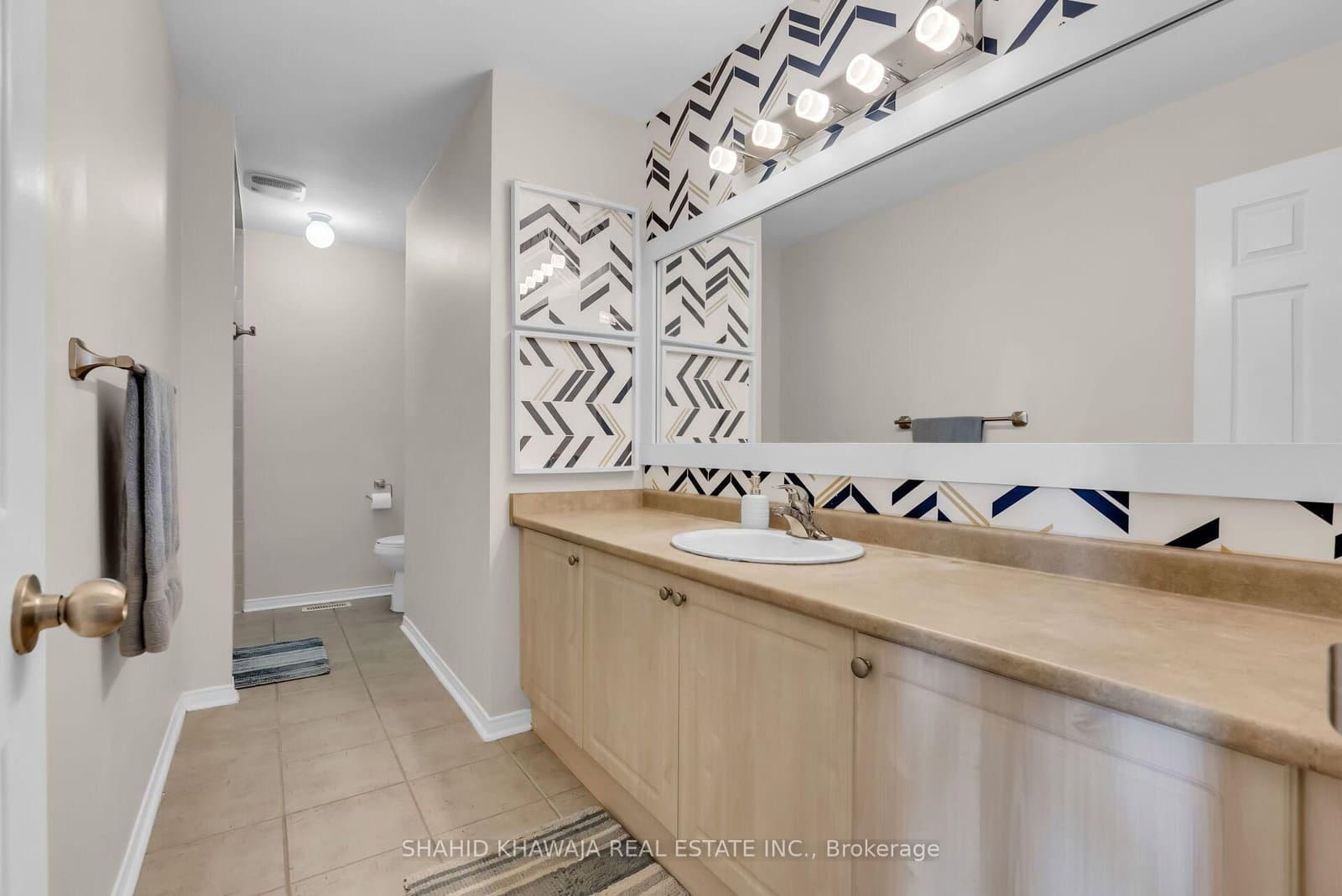 1078 Easterbrook Crescent thumbnail 22