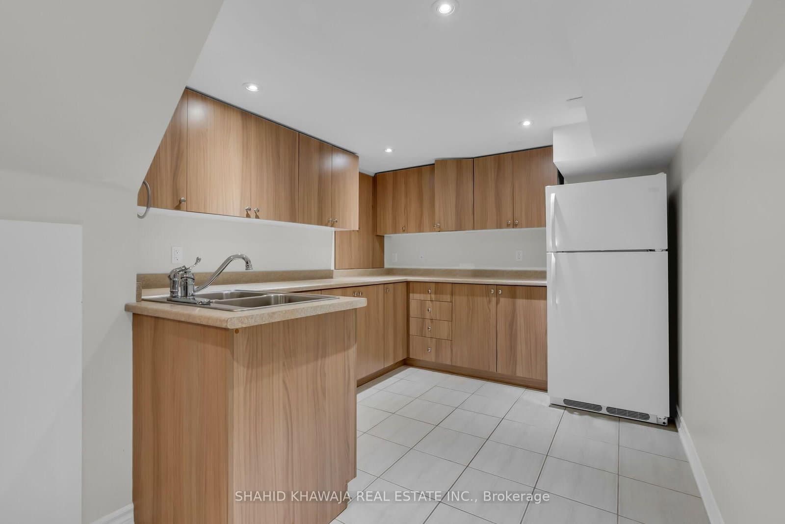 1078 Easterbrook Crescent thumbnail 28