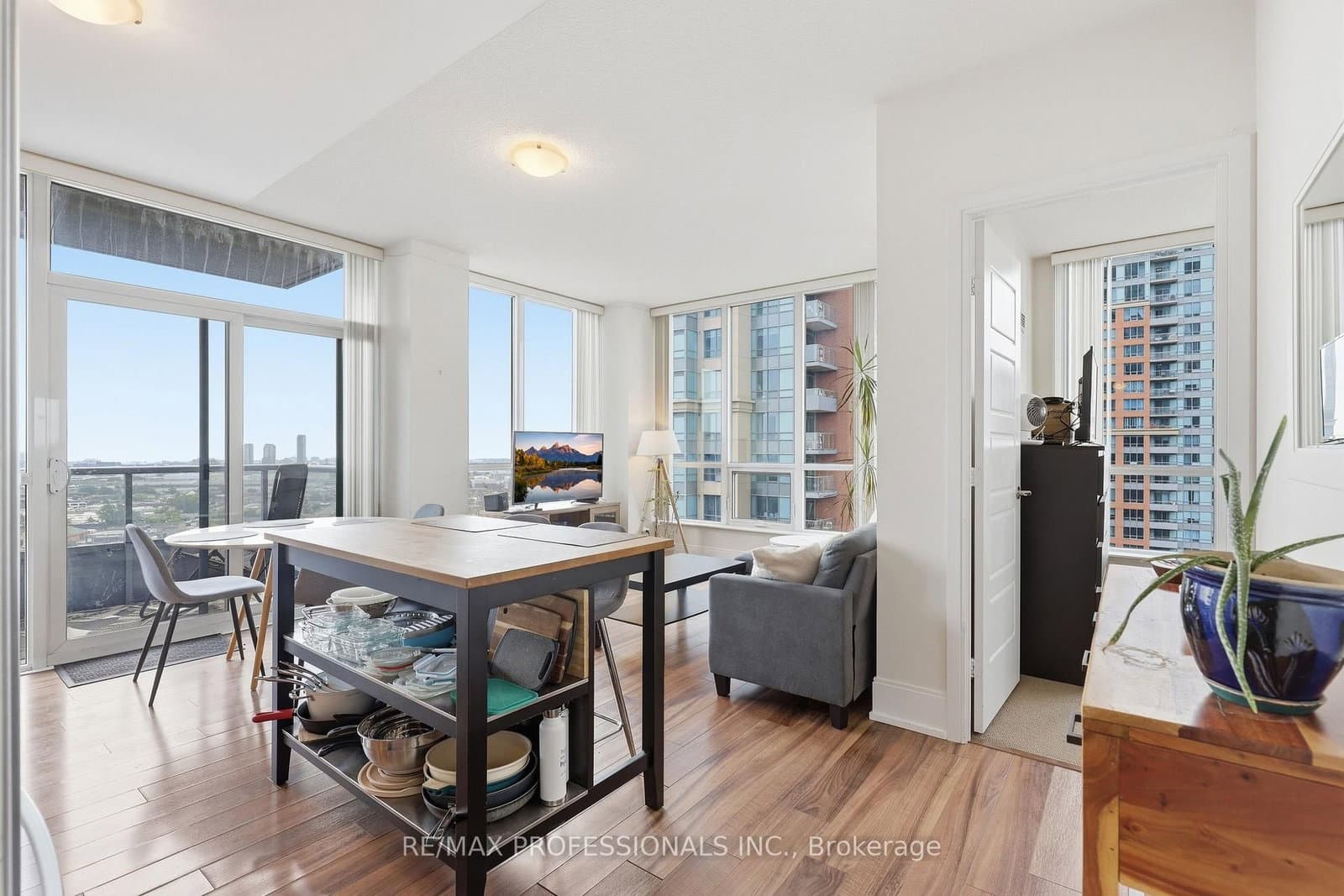 15 Viking Lane, Unit 1602 thumbnail 12