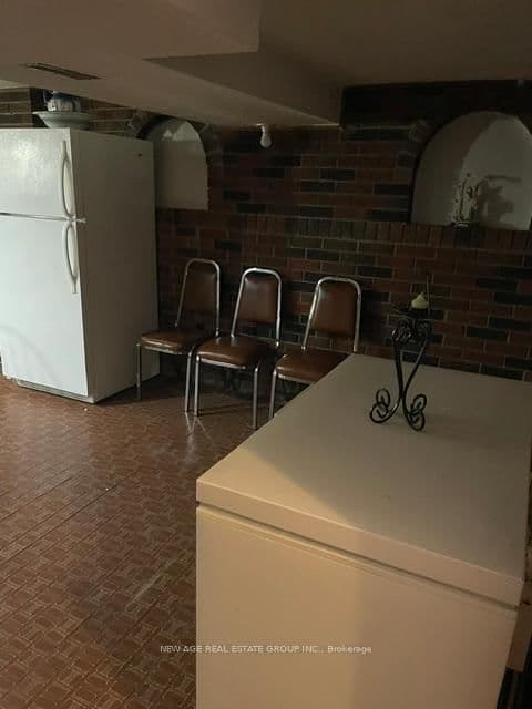 112 Anthia Drive W thumbnail 16