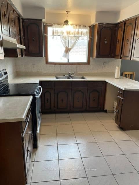 112 Anthia Drive W thumbnail 3