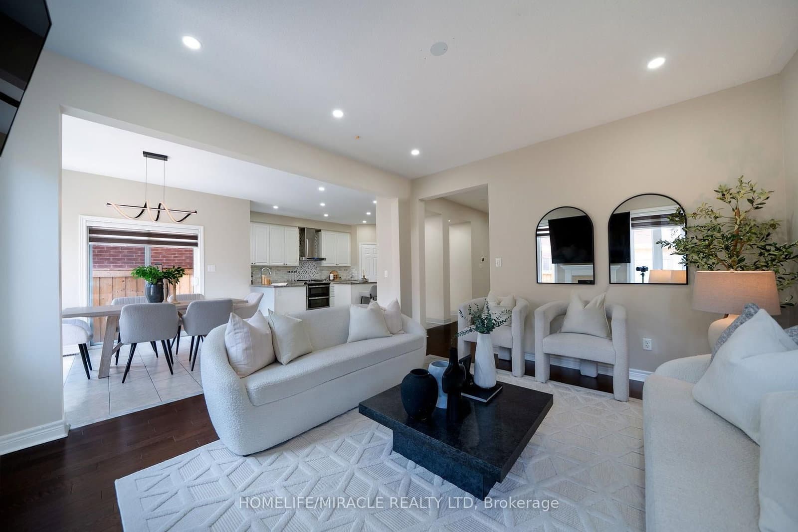 544 Bessborough Drive thumbnail 22