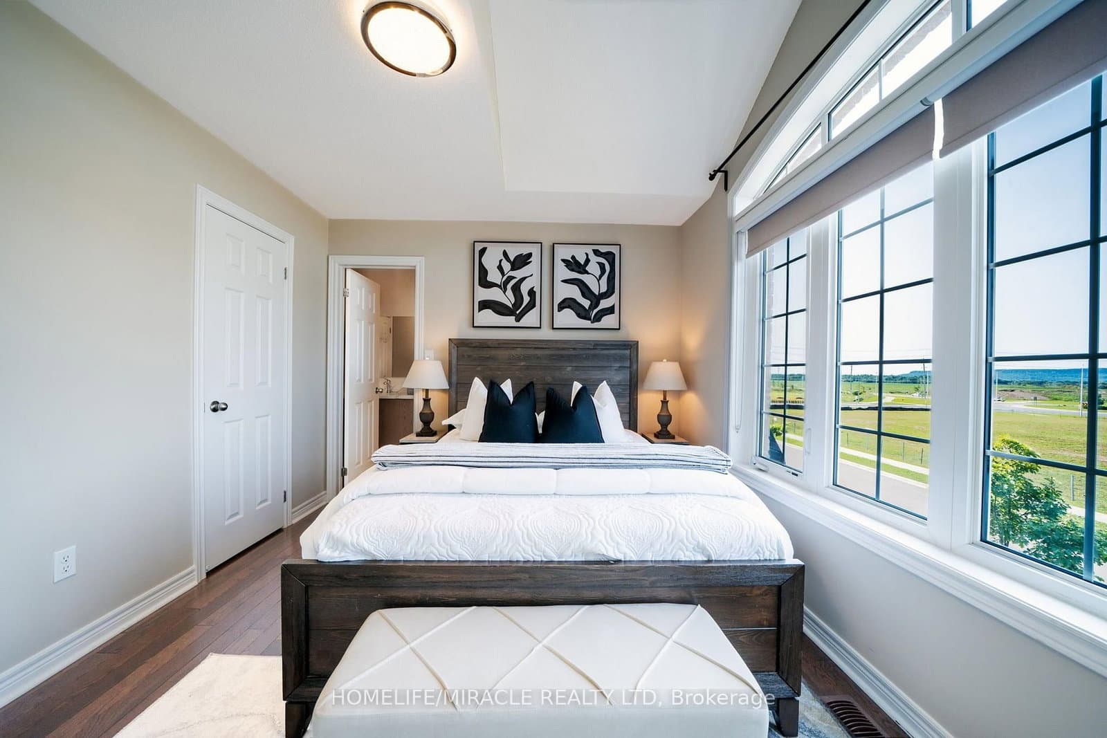 544 Bessborough Drive thumbnail 28
