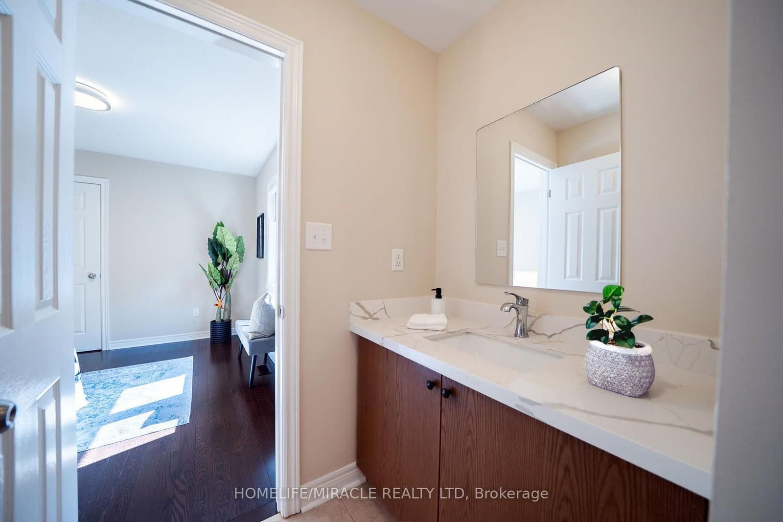 544 Bessborough Drive thumbnail 30
