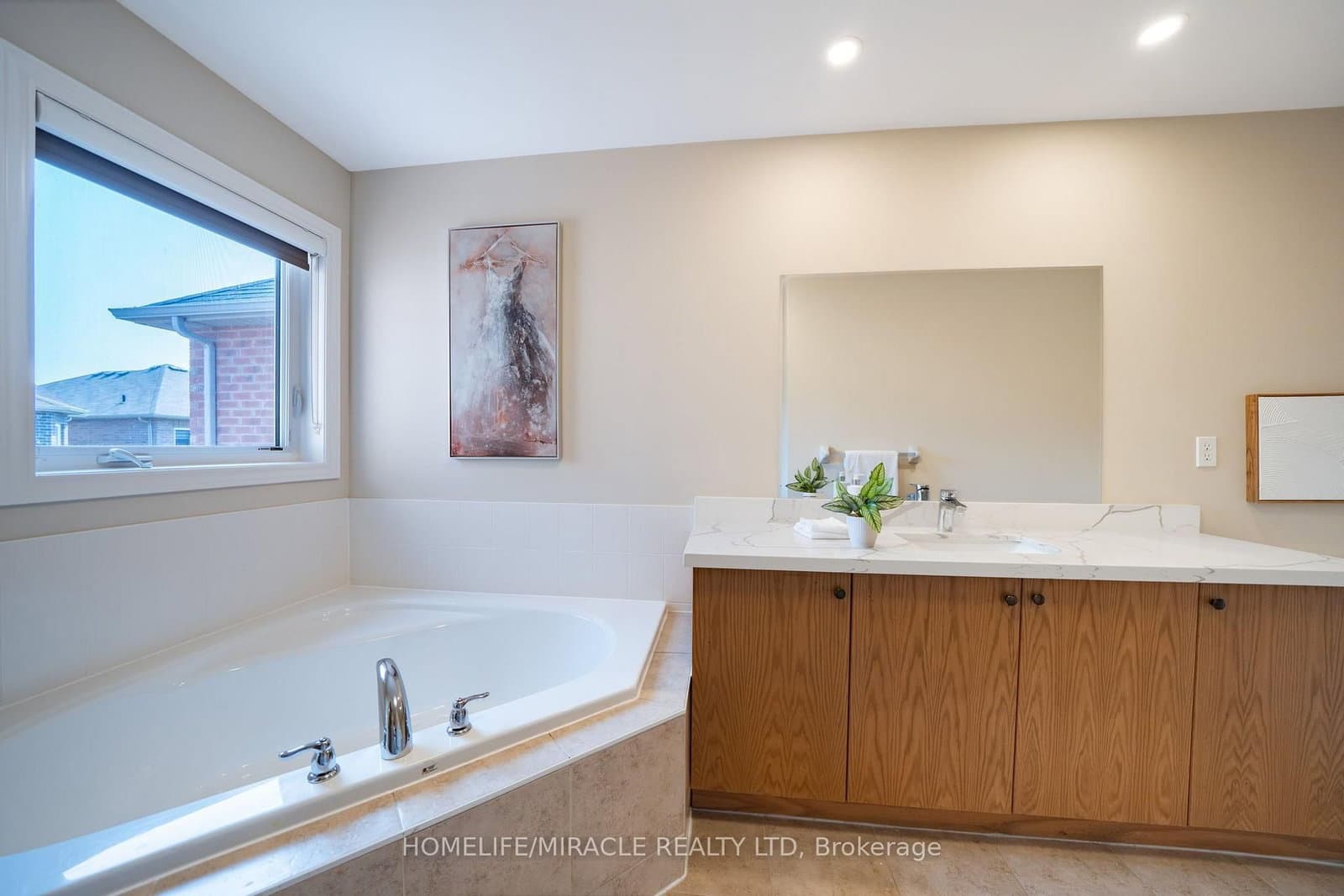 544 Bessborough Drive thumbnail 37