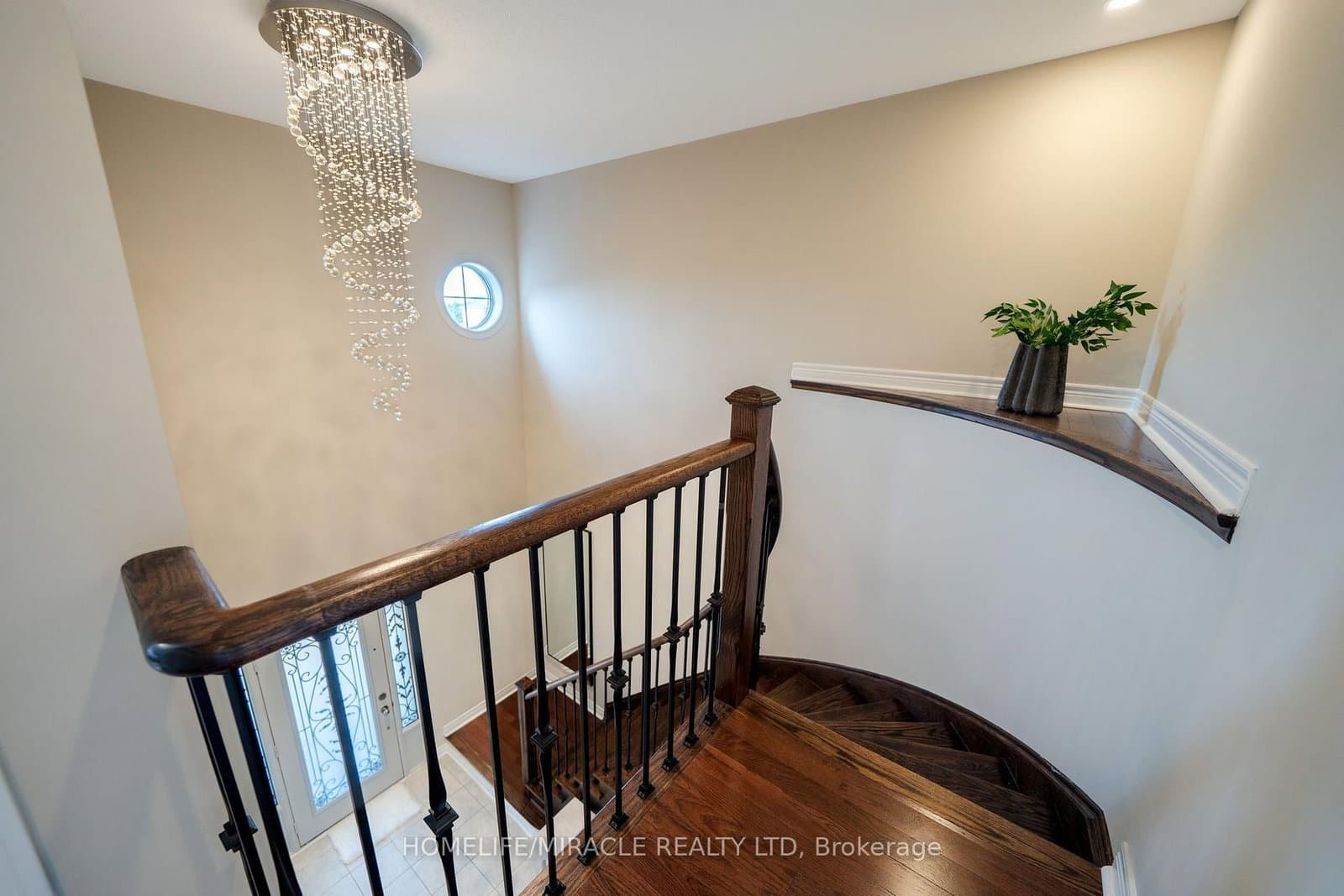 544 Bessborough Drive thumbnail 43